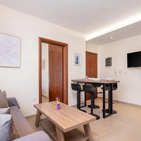 Gaia 3 - 5 Min To Beach דירה *