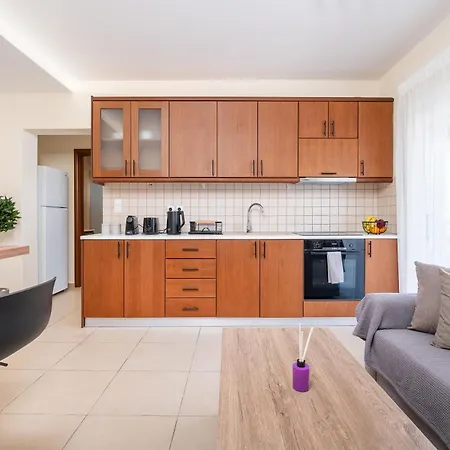Gaia 3 - 5 Min To Beach Apartment *